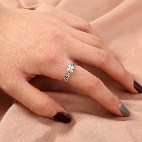 wedding rings fashionable clover zircon ring, simple personality, hollow pattern, adjustable opening ring, Slivery;golden
wedding rings fashionable clover zircon ring, simple personality, hollow pattern, adjustable opening ring, Slivery;golden