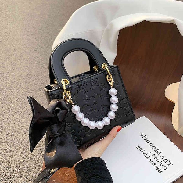 animation 2021 new women's xiaoxiangfeng embossing graffiti diana s messenger pearl handbag
animation 2021 new women's xiaoxiangfeng embossing graffiti diana s messenger pearl handbag