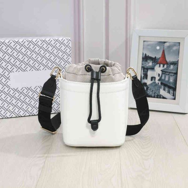 classic mini leather bucket bag women's 2021 new style fashion handbag large capacity detachable drawcord shoulder bags
classic mini leather bucket bag women's 2021 new style fashion handbag large capacity detachable drawcord shoulder bags