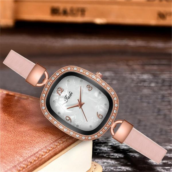 wristwatches oval roman quartz watch women 2021 ladies diamond-studded small retro mother-of-pearl belt top, Slivery;brown
wristwatches oval roman quartz watch women 2021 ladies diamond-studded small retro mother-of-pearl belt top, Slivery;brown