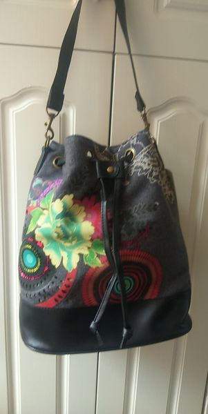 hollow embroidery sequin decoration cross body shoulder bags for women girl fashion simple portable leisure bucket bag
hollow embroidery sequin decoration cross body shoulder bags for women girl fashion simple portable leisure bucket bag