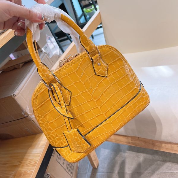luxuries shiny golden metal parts removable cant regulate the bag women handbags wallet luxury designer wholesale fashion bags
luxuries shiny golden metal parts removable cant regulate the bag women handbags wallet luxury designer wholesale fashion bags
