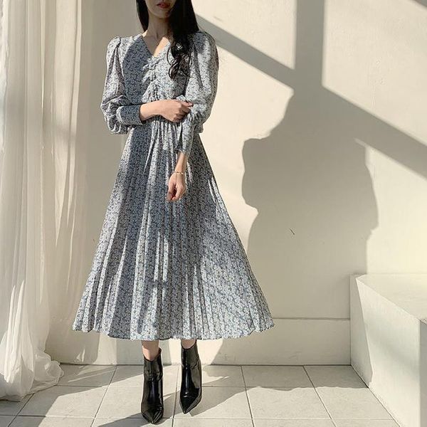 casual dresses junelove vintage lantern sleeve ruched women dress v-neck floral pleated female a-line chiffon femme 2021 vestidos, Black;gray
casual dresses junelove vintage lantern sleeve ruched women dress v-neck floral pleated female a-line chiffon femme 2021 vestidos, Black;gray