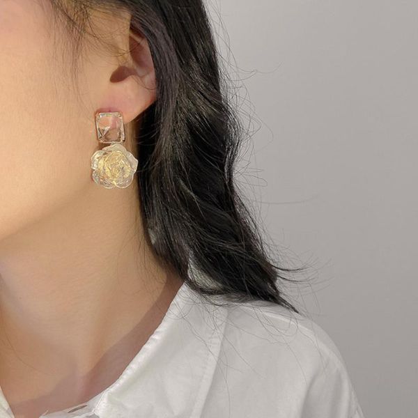 stud european and american fashion crystal resin rose petal earrings vintage baroque transparent, Golden;silver
stud european and american fashion crystal resin rose petal earrings vintage baroque transparent, Golden;silver
