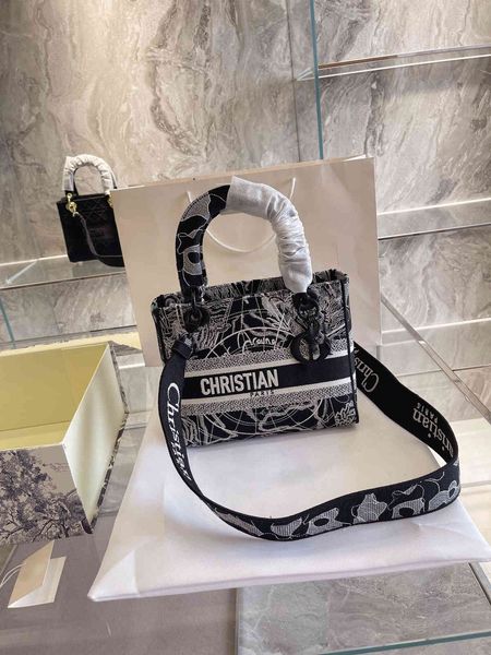 handbag dijia earth embroidery princess bag map planet canvas rattan pattern lady fashion one shoulder, Black;red
handbag dijia earth embroidery princess bag map planet canvas rattan pattern lady fashion one shoulder, Black;red
