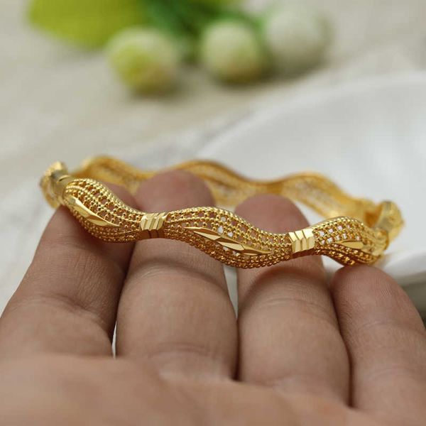 24k gold women gold big dubai bride wedding ethiopian bangles africa arab jewelry gold charmgirls india bracelet gifts q0719, Black
24k gold women gold big dubai bride wedding ethiopian bangles africa arab jewelry gold charmgirls india bracelet gifts q0719, Black