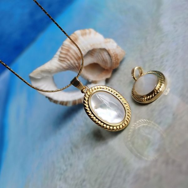 2020 new fritillaria pendant titanium steel women's 14k gold snake bone chain simple necklace, Black
2020 new fritillaria pendant titanium steel women's 14k gold snake bone chain simple necklace, Black