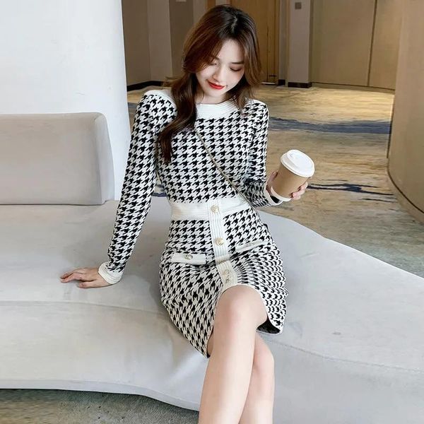 casual dresses tsxt winter women 2021 tight temperament printed round neck long sleeve knit buttock sweater dress, Black;gray
casual dresses tsxt winter women 2021 tight temperament printed round neck long sleeve knit buttock sweater dress, Black;gray