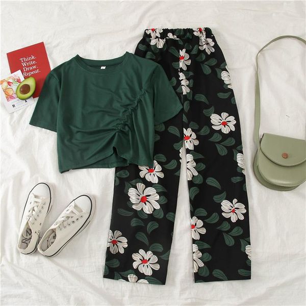 two piece dress 2021 summer vintage flower printed pant set pleating o neck short tee +wide leg trousers green black white matching
two piece dress 2021 summer vintage flower printed pant set pleating o neck short tee +wide leg trousers green black white matching