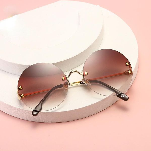 sunglasses abay retro round gradient women luxury elegant rimless metal eyewear lady trendy fashion street shooting uv400 oculos, White;black
sunglasses abay retro round gradient women luxury elegant rimless metal eyewear lady trendy fashion street shooting uv400 oculos, White;black
