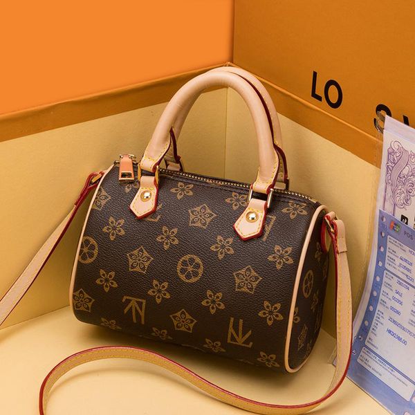 women messenger bag fashion handbag brown flower pvc leather mini boston clutch shoulder 40152 classic white plaid purses 30cm original pict, Blue;pink
women messenger bag fashion handbag brown flower pvc leather mini boston clutch shoulder 40152 classic white plaid purses 30cm original pict, Blue;pink
