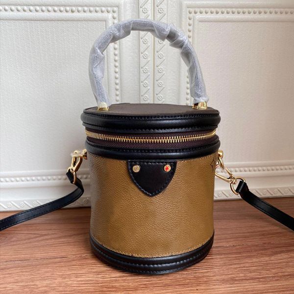 luxurys women cannes evening bagss shoulder bags handbag designers fashion lady leather cylindrical cosmetic case tote daily storage toiletr
luxurys women cannes evening bagss shoulder bags handbag designers fashion lady leather cylindrical cosmetic case tote daily storage toiletr