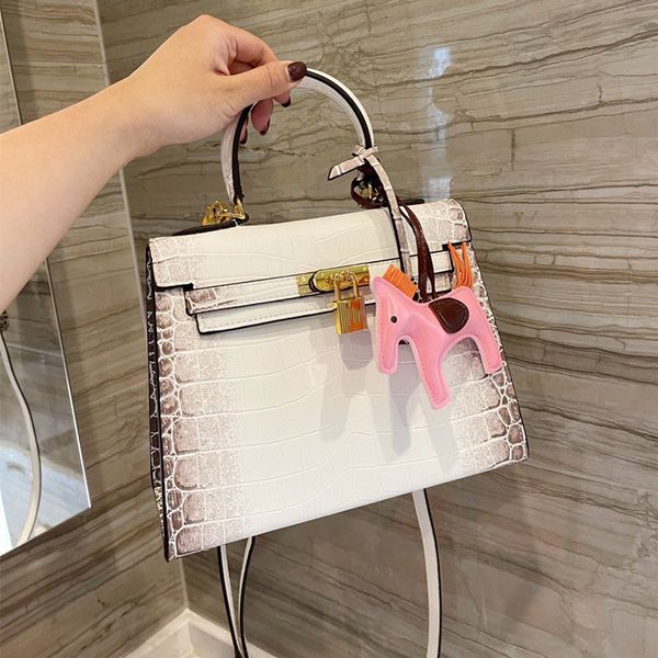 lady totes bags leopard horse fashion shoulder shopping luxury designer brand letter bags handbags purse phone bag womens vintage cross body 
lady totes bags leopard horse fashion shoulder shopping luxury designer brand letter bags handbags purse phone bag womens vintage cross body