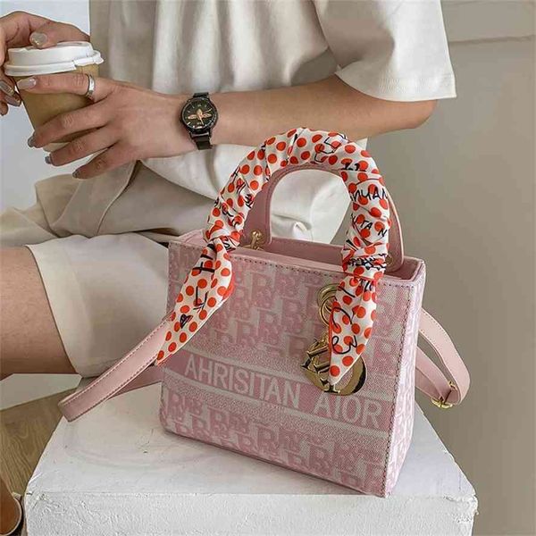 storage baag2021 new portable fashion women's advanced sense gift box small square baggg bag
storage baag2021 new portable fashion women's advanced sense gift box small square baggg bag