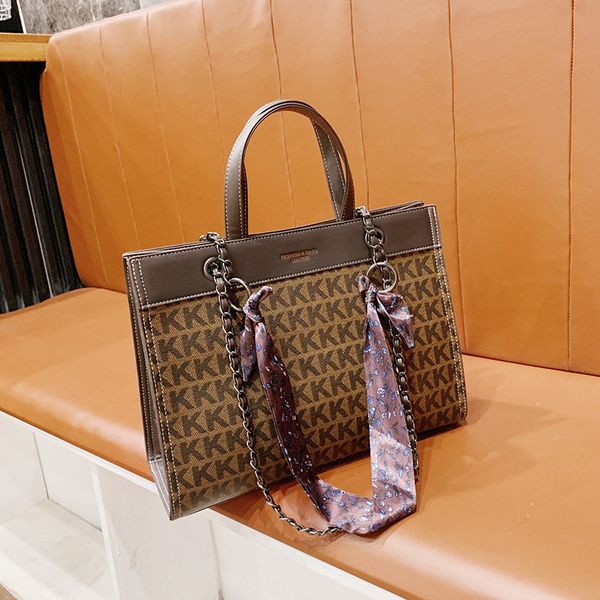 luxury handbags spring 2021 mk foreign style single shoulder tote bag texture child mother daughter 2021 new high-capacity underarm bag
luxury handbags spring 2021 mk foreign style single shoulder tote bag texture child mother daughter 2021 new high-capacity underarm bag