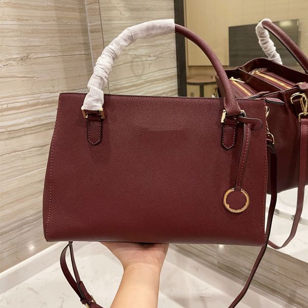 5a+ tote bag designer shoulder handbags bags high-capacity handbag high-quality genuine leather fashion brand 4 different colors with the or
5a+ tote bag designer shoulder handbags bags high-capacity handbag high-quality genuine leather fashion brand 4 different colors with the or