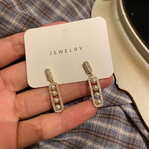 korean simple temperament versatile exquisite micro inlaid zircon pearl earrings medium long earrings s925 silver needle
korean simple temperament versatile exquisite micro inlaid zircon pearl earrings medium long earrings s925 silver needle