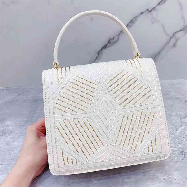 designer bagsgold thread embroidery handbag snake bone chain high-quality small 20cm multi-compartment fashion new 2021 crossbody femaleluxu
designer bagsgold thread embroidery handbag snake bone chain high-quality small 20cm multi-compartment fashion new 2021 crossbody femaleluxu