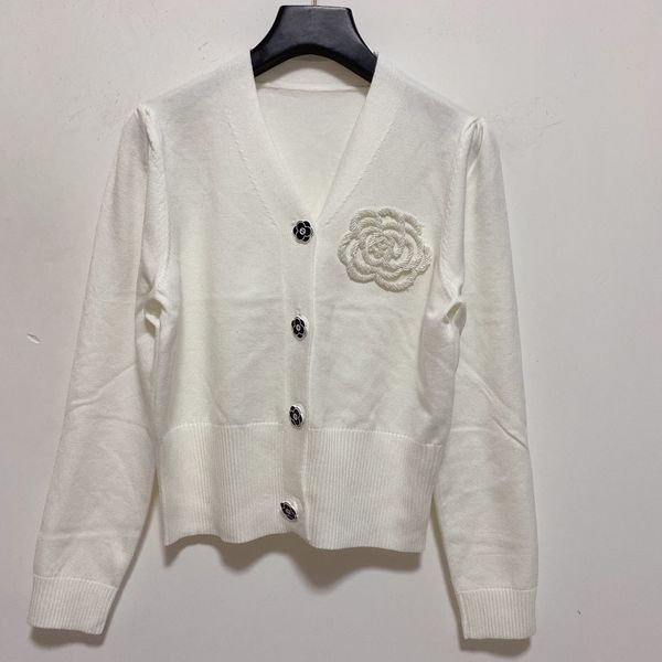 2021 autumn milan runway sweaters v neck long sleeve women's sweater high end jacquard cardigan designer clothing 0820-4, White;black
2021 autumn milan runway sweaters v neck long sleeve women's sweater high end jacquard cardigan designer clothing 0820-4, White;black