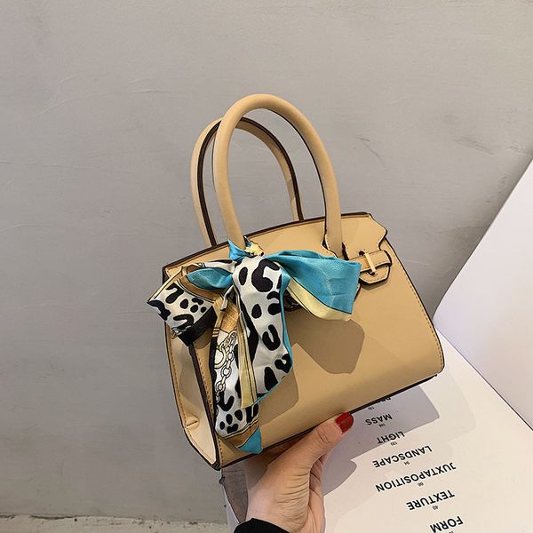 womens purses & handbags bag women's bag new portable color contrast large capacity bow scarf single shoulder messenger purse en7h
womens purses & handbags bag women's bag new portable color contrast large capacity bow scarf single shoulder messenger purse en7h