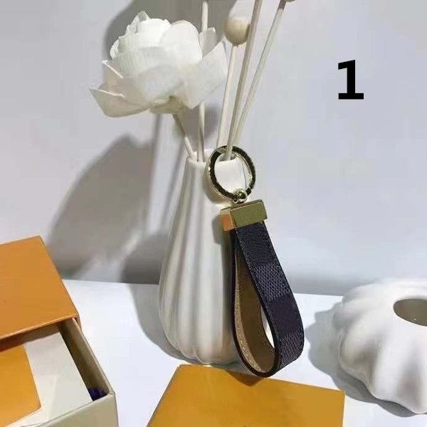 new product quality keychain classic exquisite luxury designer car keyring zinc alloy letter lanyard gold black metal small jewelry, Silver
new product quality keychain classic exquisite luxury designer car keyring zinc alloy letter lanyard gold black metal small jewelry, Silver