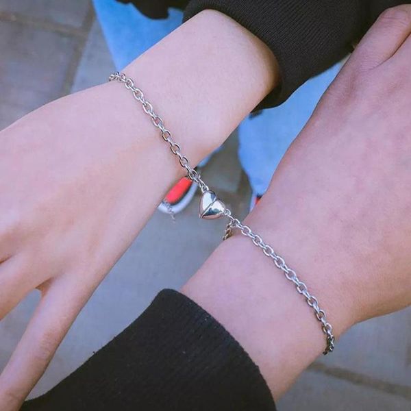 chokers 2pcs / set magnet attracts couple necklace love heart charm jewelry alloy chain necklaces lover gift for women men s24 21, Golden;silver
chokers 2pcs / set magnet attracts couple necklace love heart charm jewelry alloy chain necklaces lover gift for women men s24 21, Golden;silver
