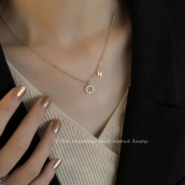 chokers trendy dainty letter necklace for women korean style elegant golden chain zirconia h pendant fashion jewelry, Golden;silver
chokers trendy dainty letter necklace for women korean style elegant golden chain zirconia h pendant fashion jewelry, Golden;silver