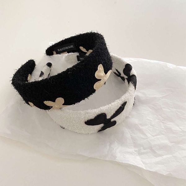 black white flower hoop, sweet temperament, pressure an outgoing ornament woman, Black;brown
black white flower hoop, sweet temperament, pressure an outgoing ornament woman, Black;brown