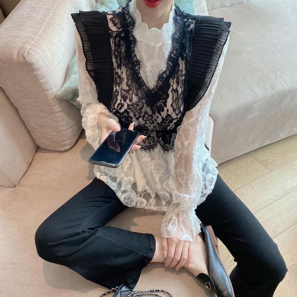 women's blouses & shirts 2021 spring v-neck hollow lace vest spiced long sleeve embroidery shirt women fake two piece loose, White
women's blouses & shirts 2021 spring v-neck hollow lace vest spiced long sleeve embroidery shirt women fake two piece loose, White