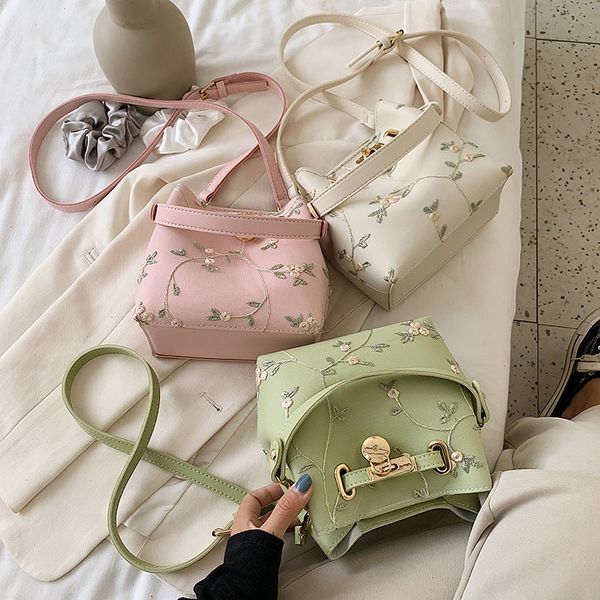 luxurys designers bags korean version small fresh lace embroidery handbag women's fashion leisure shoulder bag flowers bucket crossbody
luxurys designers bags korean version small fresh lace embroidery handbag women's fashion leisure shoulder bag flowers bucket crossbody