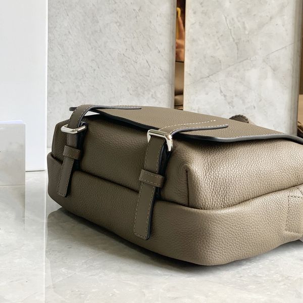 2020 new style litchi striped calfskin with soft fine striped skin on the back zipper main compartment adjustable cotton webbing straps 3985
2020 new style litchi striped calfskin with soft fine striped skin on the back zipper main compartment adjustable cotton webbing straps 3985