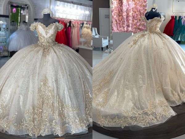 2022 white and champagne floral flowers quinceanera prom dresses ball gown off the shoulder with sleeves glitter tulle sweet 15 party formal, Blue;red
2022 white and champagne floral flowers quinceanera prom dresses ball gown off the shoulder with sleeves glitter tulle sweet 15 party formal, Blue;red