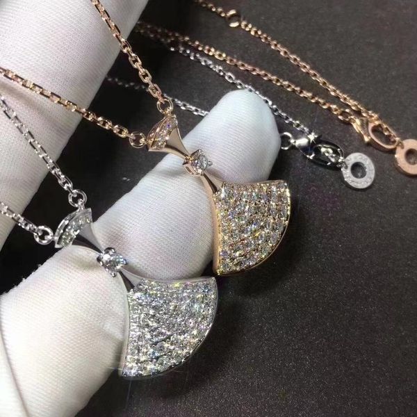 18k rose golds necklaces red chalcedony gold white fritillaria black agate fan shaped skirt necklace with diamond pendant, Silver
18k rose golds necklaces red chalcedony gold white fritillaria black agate fan shaped skirt necklace with diamond pendant, Silver