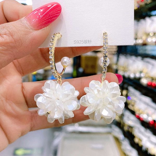 fashion korean style petal circle earrings women's sweet net red show face thin, Silver
fashion korean style petal circle earrings women's sweet net red show face thin, Silver