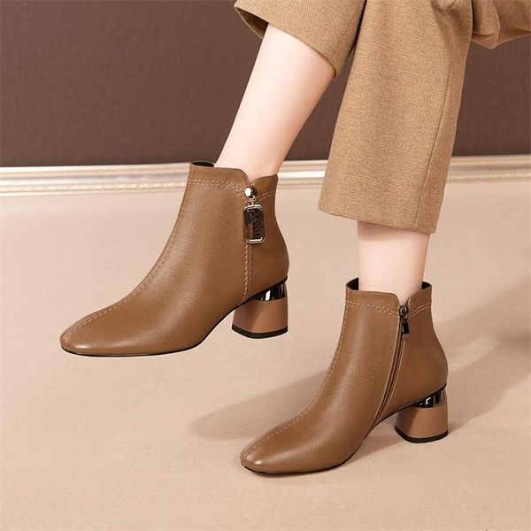 boots autumn and winter 6cm korean version high-heeled ankle boot woman plus velvet short women metal decoration, Black
boots autumn and winter 6cm korean version high-heeled ankle boot woman plus velvet short women metal decoration, Black