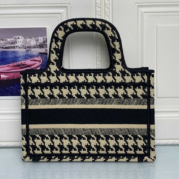 luxury brand jacquard clutch mini oblique print ladies bag embroidered canvas book tote houndstooth high quality, Blue;pink
luxury brand jacquard clutch mini oblique print ladies bag embroidered canvas book tote houndstooth high quality, Blue;pink