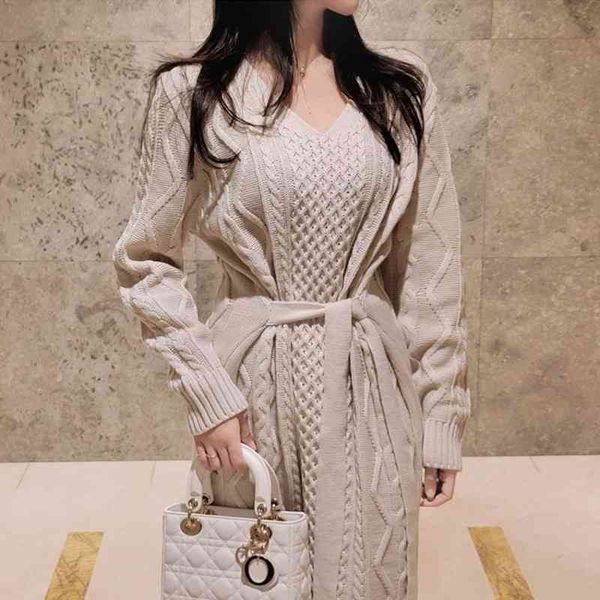 zawfl vintage autumn v-neck women twisted sweater dress chic full sleeve warm lace-up slim corduroy female a-line 210603, Black;gray
zawfl vintage autumn v-neck women twisted sweater dress chic full sleeve warm lace-up slim corduroy female a-line 210603, Black;gray