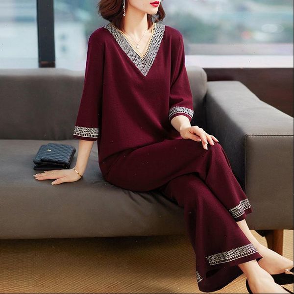spring autumn elegant suit set womenpant v neck two piece middle aged lady embroidery suits 4xl h201, White
spring autumn elegant suit set womenpant v neck two piece middle aged lady embroidery suits 4xl h201, White
