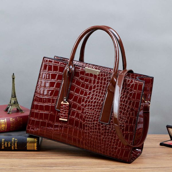 2021 lacquered pattern women's bag fashion large tote portable single shoulder diagonal span
2021 lacquered pattern women's bag fashion large tote portable single shoulder diagonal span