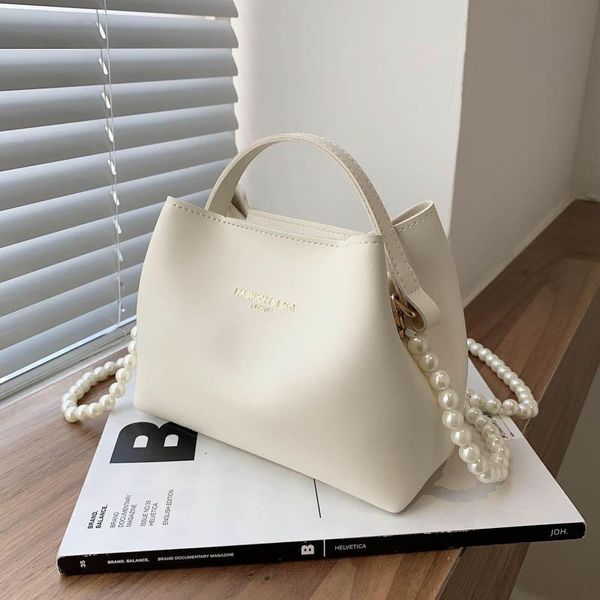 evening bags 2021 solid color large crossbody bag high-quality pu leather women's designer handbag shoulder messenger
evening bags 2021 solid color large crossbody bag high-quality pu leather women's designer handbag shoulder messenger
