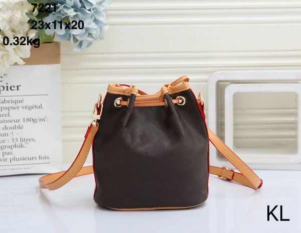 luxury designer 2021 women plain shoulder bags chain crossbody style mini bucket bag most handbag feminina zipper small wallet 23*11*20cm
luxury designer 2021 women plain shoulder bags chain crossbody style mini bucket bag most handbag feminina zipper small wallet 23*11*20cm