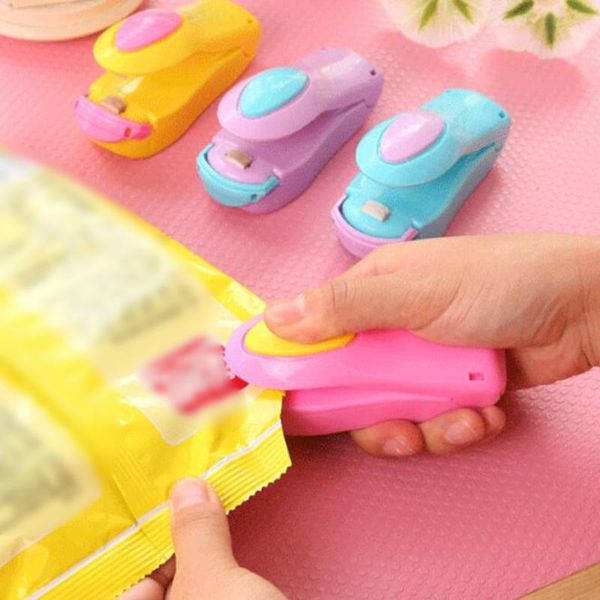 storage bags kitchen accessorie mini sealing machine snack food clip plastic bag utensil household hand pressure heat
storage bags kitchen accessorie mini sealing machine snack food clip plastic bag utensil household hand pressure heat