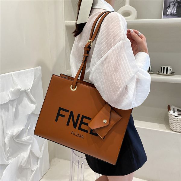 luxury design handbag 2021 summer new net red same texture trend tote bag girl temperament portable one shoulder cross mother bag
luxury design handbag 2021 summer new net red same texture trend tote bag girl temperament portable one shoulder cross mother bag