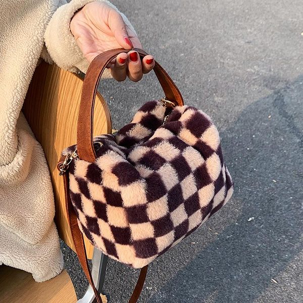 evening bags faux fur small tote bag 2021 winter high-quality soft plush women's designer handbag shoulder messenger
evening bags faux fur small tote bag 2021 winter high-quality soft plush women's designer handbag shoulder messenger