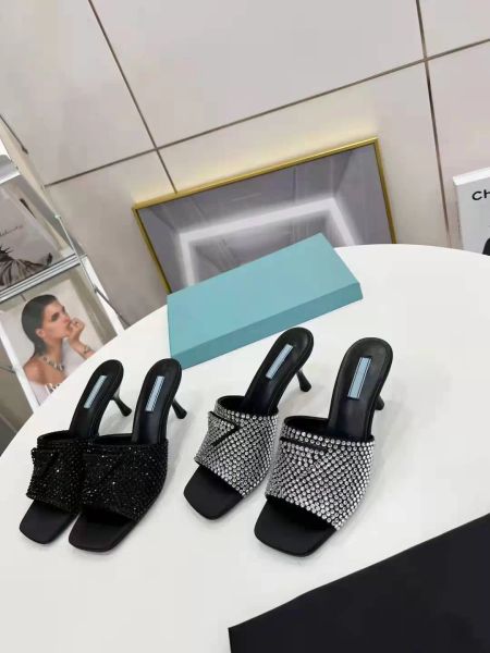 spring 2022 new crystal diamond slippers iconic triangular logo square head high-heeled women shoes size 35-42, Black
spring 2022 new crystal diamond slippers iconic triangular logo square head high-heeled women shoes size 35-42, Black