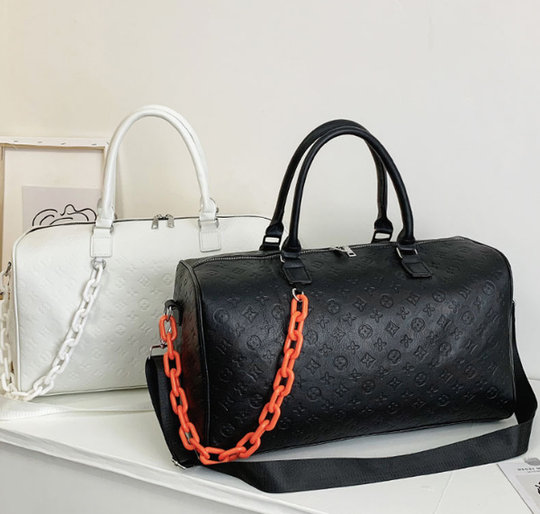 fashion chain fitness bag women's handbag large capacity soft leather luggage storage embossed travel duffel bags
fashion chain fitness bag women's handbag large capacity soft leather luggage storage embossed travel duffel bags