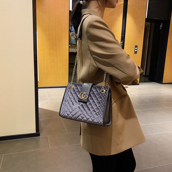 factory outlet design velvet female 2021 new fashion versatile ins super fire underarm bag chain single shoulder messenger bag
factory outlet design velvet female 2021 new fashion versatile ins super fire underarm bag chain single shoulder messenger bag