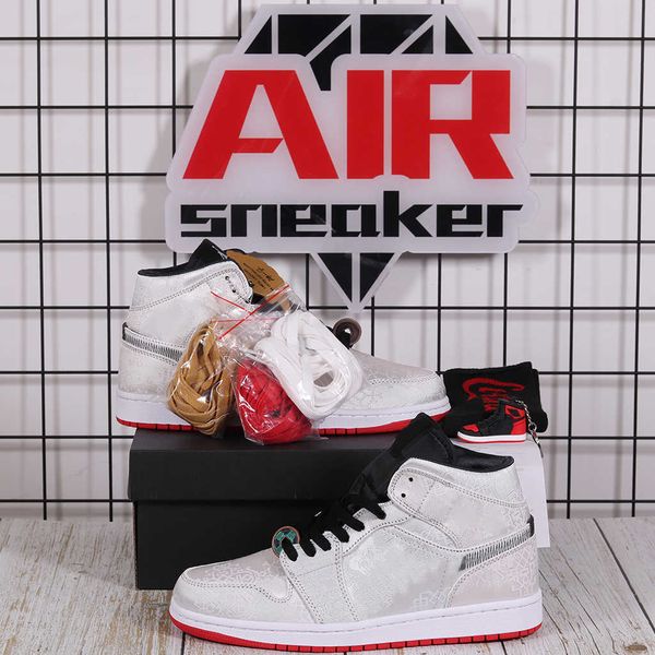 authentic basketball shoes 1s obsidian unc fearless phantom turbo green backboard gym red sport sneaker trainer size 36-46
authentic basketball shoes 1s obsidian unc fearless phantom turbo green backboard gym red sport sneaker trainer size 36-46