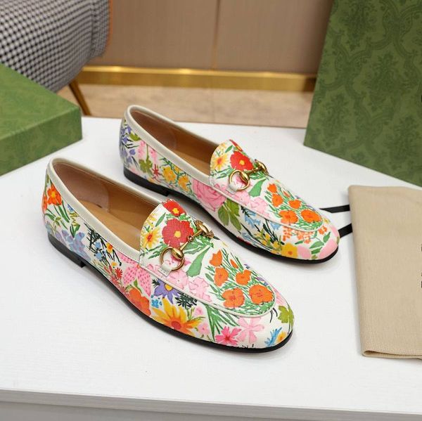 leather horsebit loafer jordaan embroidered leather loafer embroidered bee vamp metal buckle printing series, Black
leather horsebit loafer jordaan embroidered leather loafer embroidered bee vamp metal buckle printing series, Black