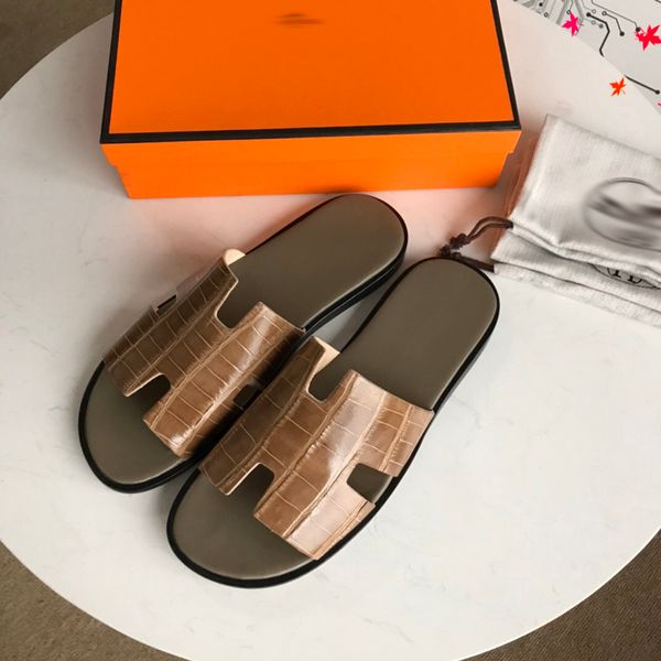 2021 slipper designer slide summer sandals fashion men beach indoor flat flip flops leather luxurys shoes mens slippers with box size 39-45, Black
2021 slipper designer slide summer sandals fashion men beach indoor flat flip flops leather luxurys shoes mens slippers with box size 39-45, Black